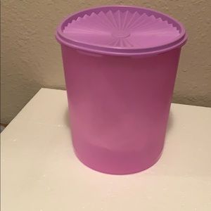 Tupperware container